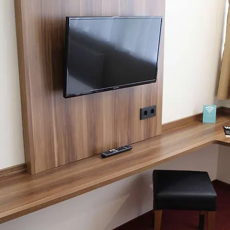 Hotel Berlin-adlershof 3*