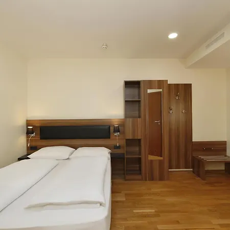Hotel Berlin-adlershof 2*